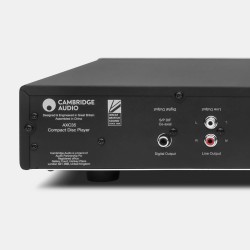 Cambridge Audio AXC35, detalle de la trasera con la salida digital coaxial S/PDIF y la salida de línea RCA