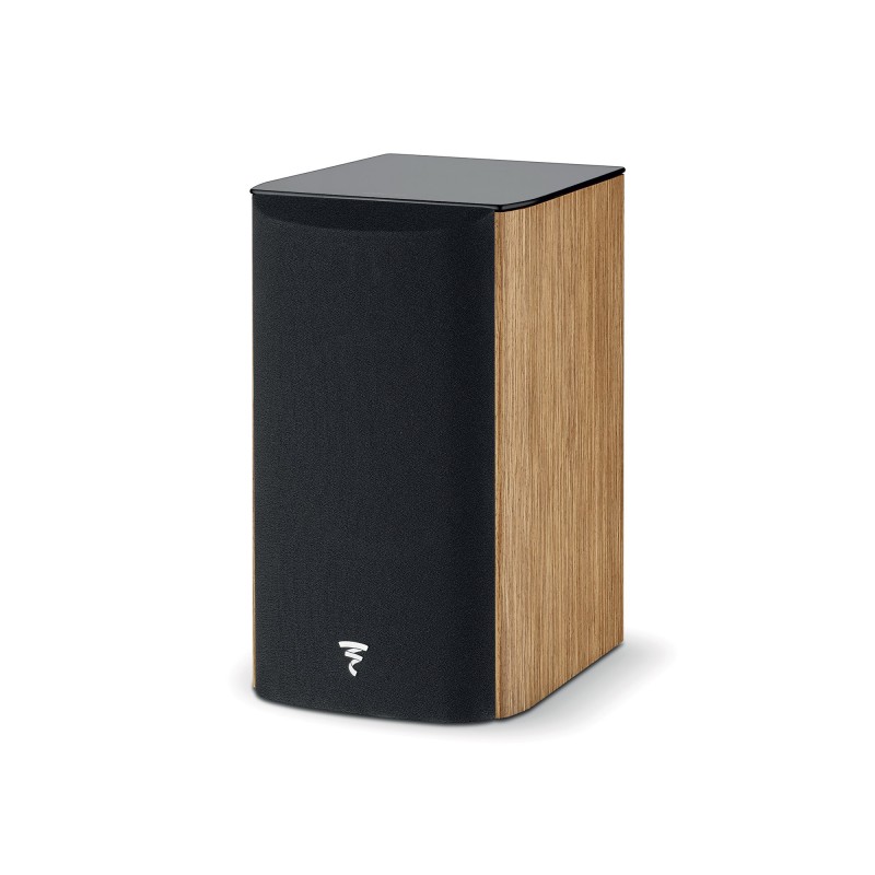 Focal Aria Evo X N1 Prime Walnut — vista tres cuartos con rejilla magnética montada