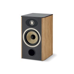 Focal Aria Evo X N1 — altavoz de estantería en Prime Walnut, vista tres cuartos