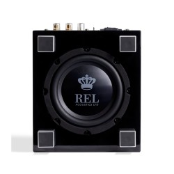 REL Tzero MKIII negro | Subwoofer Compacto vista inferior con detalle del driver y de los conectores traseros