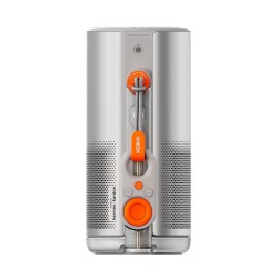 XGIMI MoGo 4 Laser | Proyector Portátil Triple Láser vista lateral con mando a distancia auxiliar colgando