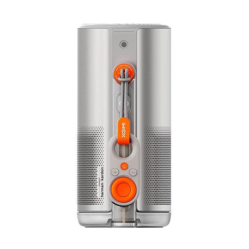XGIMI MoGo 4 Laser | Proyector Portátil Triple Láser vista lateral con mando a distancia auxiliar colgando