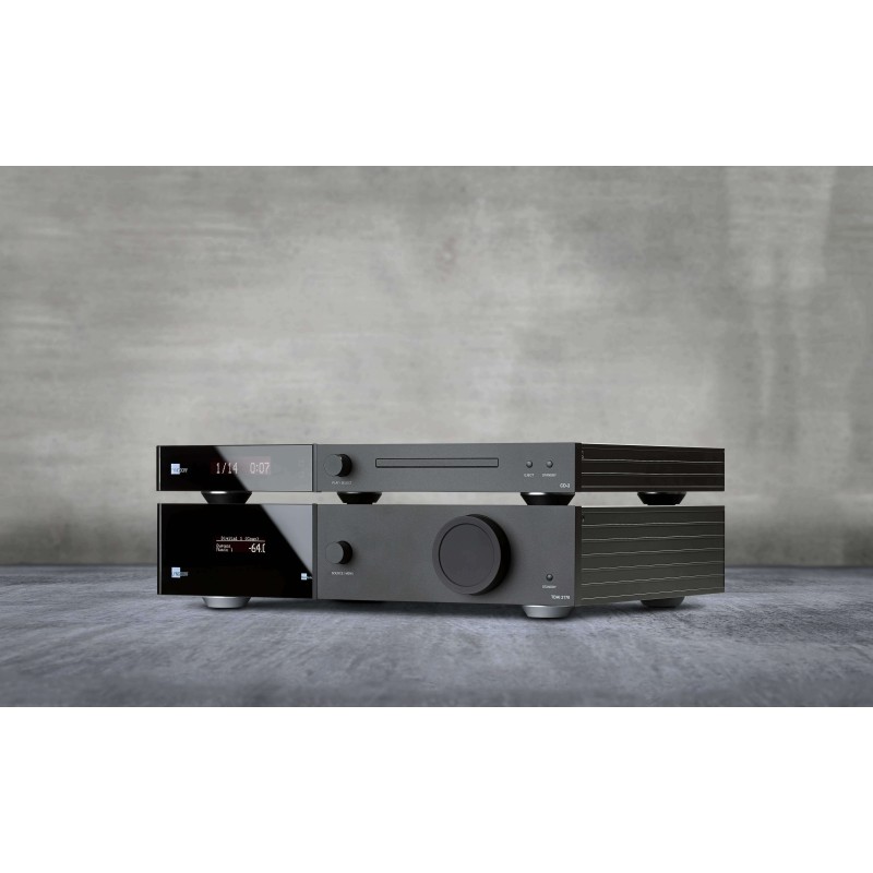 Lyngdorf CD-2  encima de un amplificador Lyngdorf Tdai