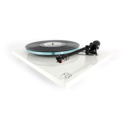 Rega Nd3, vista en un Rega planar 3 blanco