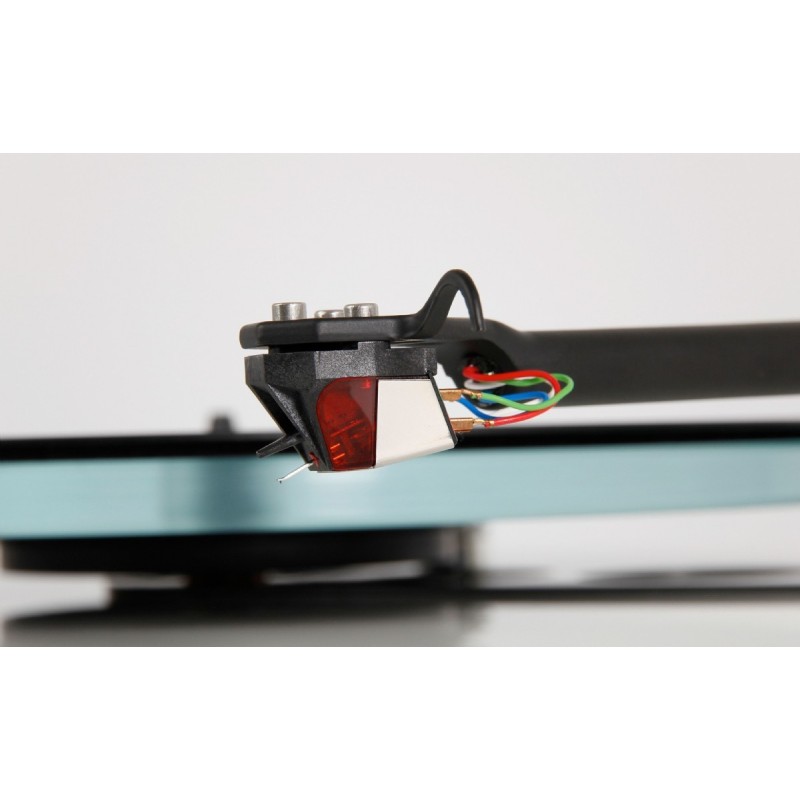Rega Nd3, vista tres cuartos derecha montada en un brazo rega planar 3