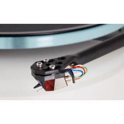 Rega Nd3, vista tres cuartos derecha montada en un brazo rega planar 3