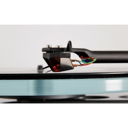Rega Nd3, vista tres cuartos izquierda montada en un brazo rega planar 3