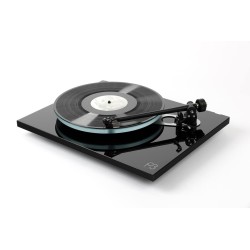 Rega Planar 3 Negro — vista cenital con el brazo y la aguja sobre el disco