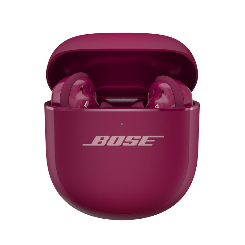 Bose QuietComfort Ultra Earbuds (2.ª gen) en Deep Plum, estuche de carga abierto con los auriculares dentro
