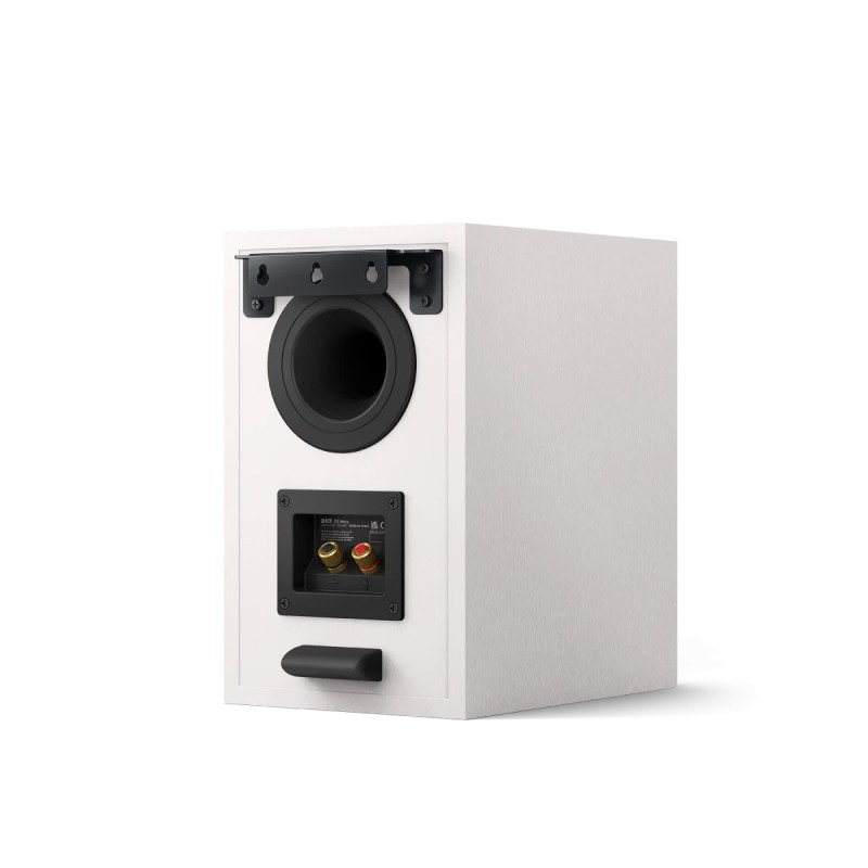 KEF Q1 Meta — vista trasera del altavoz blanco con el puerto bass reflex
