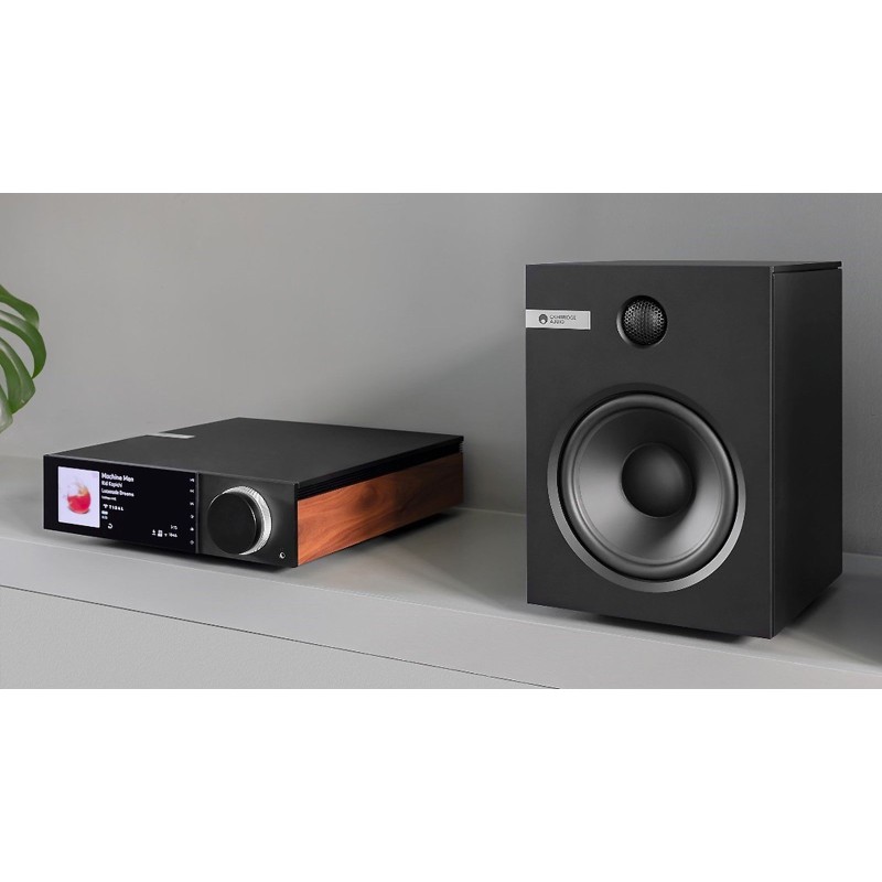 Cambridge Audio EVO 75 y EVO S — detalle de los paneles laterales de nogal