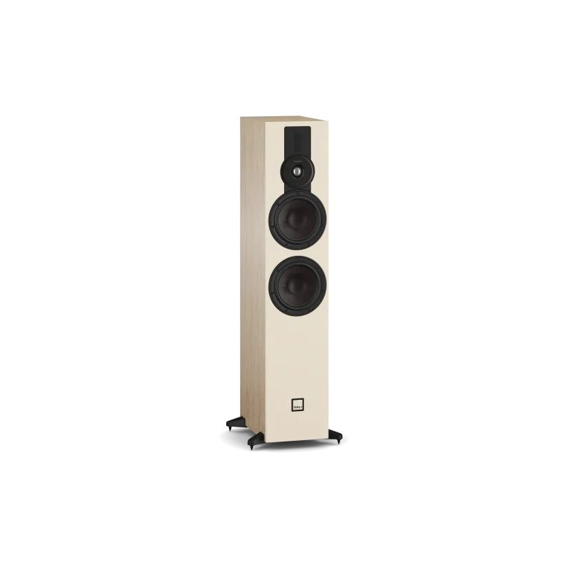 DALI Sonik 7 Natural Oak — vista tres cuartos sin rejilla