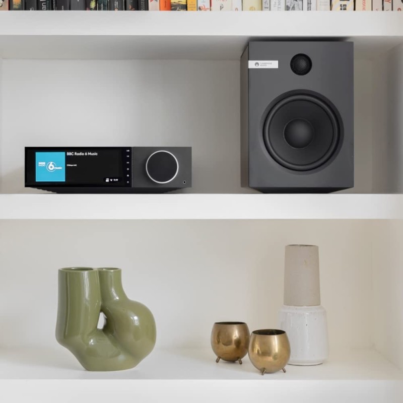 Conjunto Cambridge Audio EVO 75 y EVO S — sistema instalado en un salón