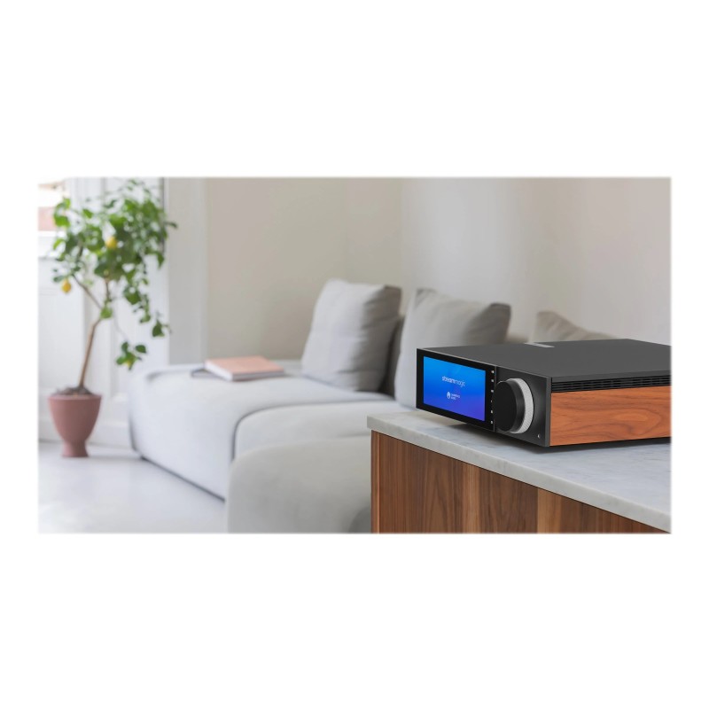 Cambridge Audio EVO 75 — integrado en el mobiliario de un salón