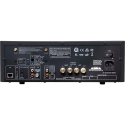 NAD C 3030S — panel trasero con bornes de altavoz, conexiones digitales y de red