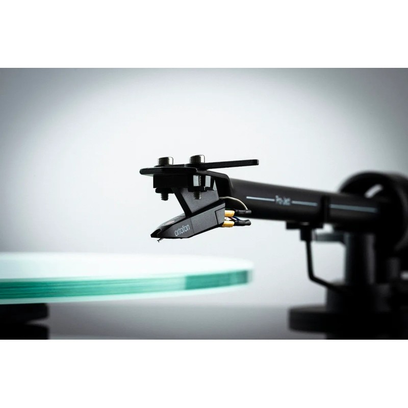 Pro-Ject T1 EVO — detalle de la cápsula Ortofon OM10