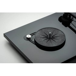 Pro-Ject T1 EVO negro alto brillo — vista del eje con la correa