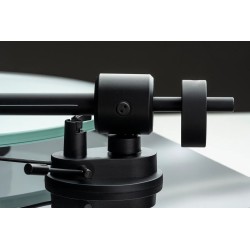 Pro-Ject T1 EVO negro alto brillo — detalle contrapeso del brazo