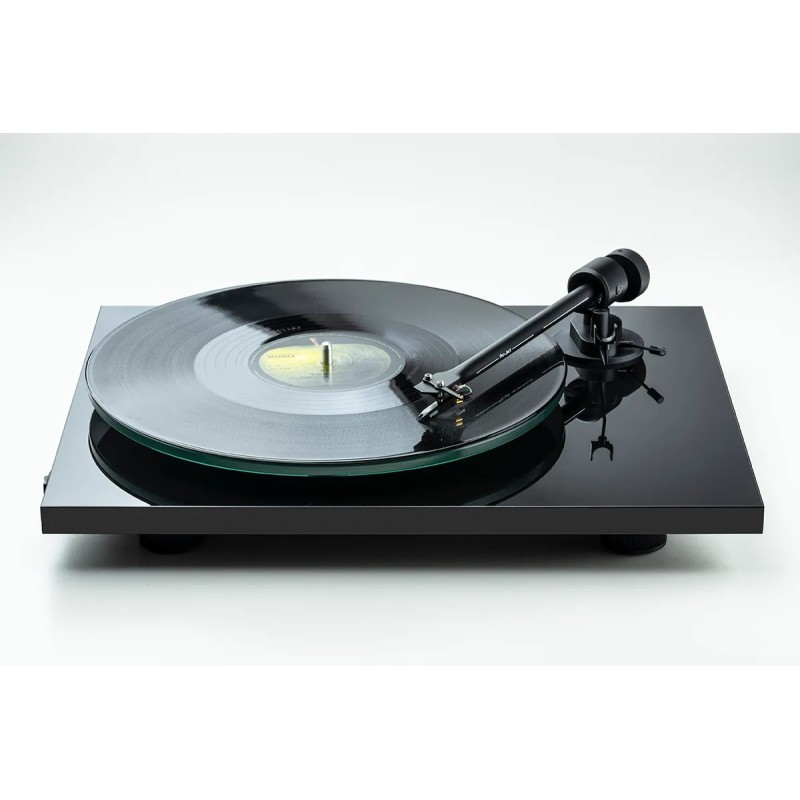 Pro-Ject T1 EVO negro alto brillo — vista lateral