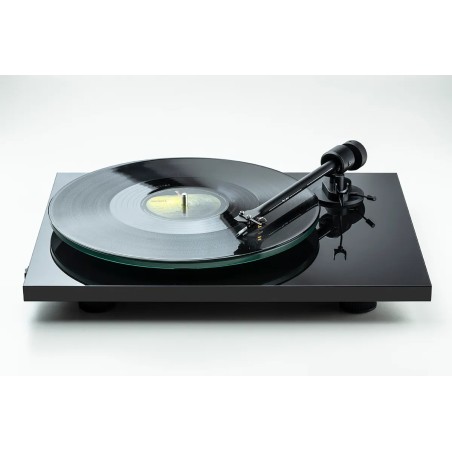 Pro-Ject T1 EVO negro alto brillo — vista lateral