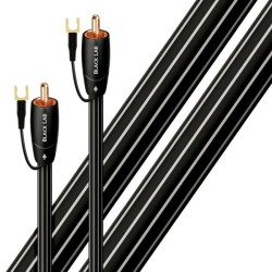 AudioQuest Black Lab, los dos extremos RCA con sus cables de masa en horquilla sobre el cable a rayas