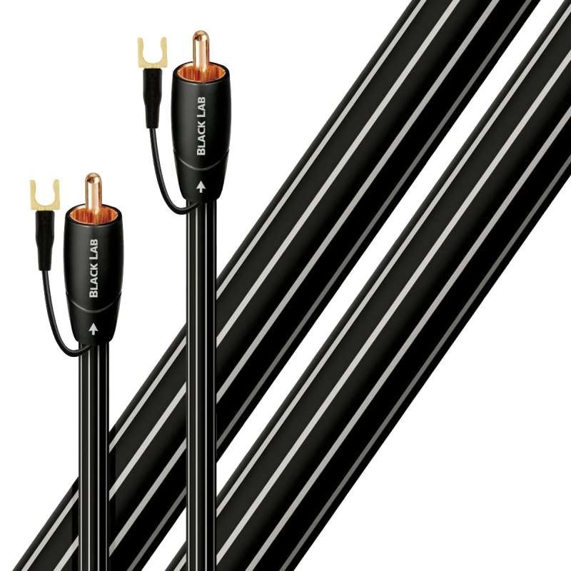 AudioQuest Black Lab, los dos extremos RCA con sus cables de masa en horquilla sobre el cable a rayas