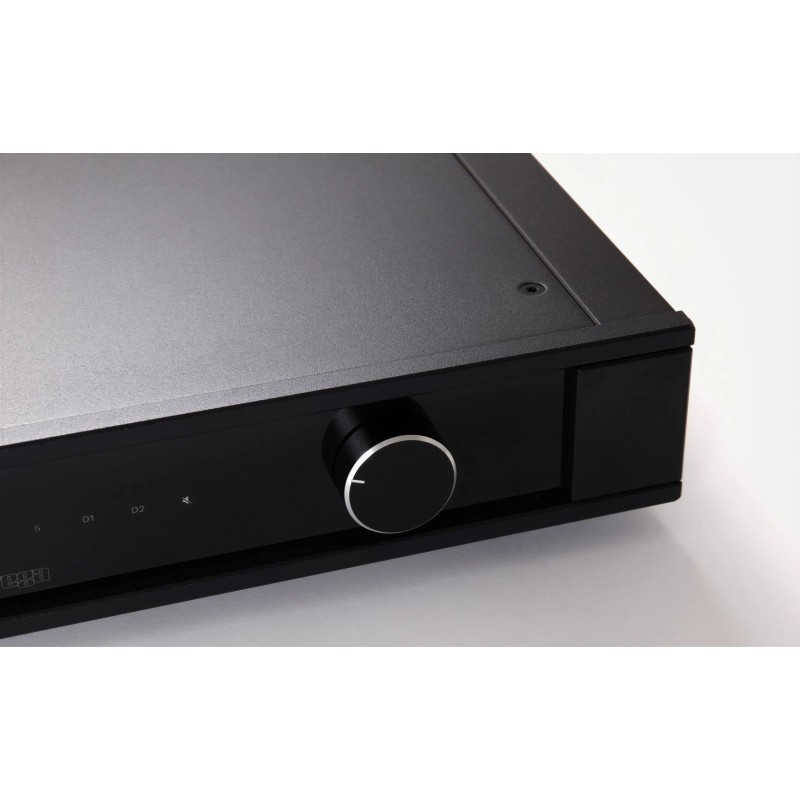 Rega Elex Mk4, detalle del mando de volumen y los indicadores S, D1 y D2 sobre fondo blanco