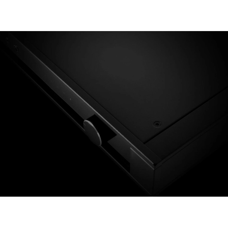 Rega Elex Mk4, esquina del frontal y la tapa vistas desde arriba en penumbra con el mando de volumen