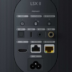 KEF LSX II Carbon Black — detalle de las conexiones traseras