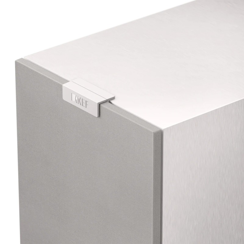 KEF Q7 Meta Blanco satinado — detalle de la esquina superior