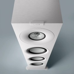 KEF Q11 Meta Blanco satinado — altavoz visto desde abajo, en ángulo