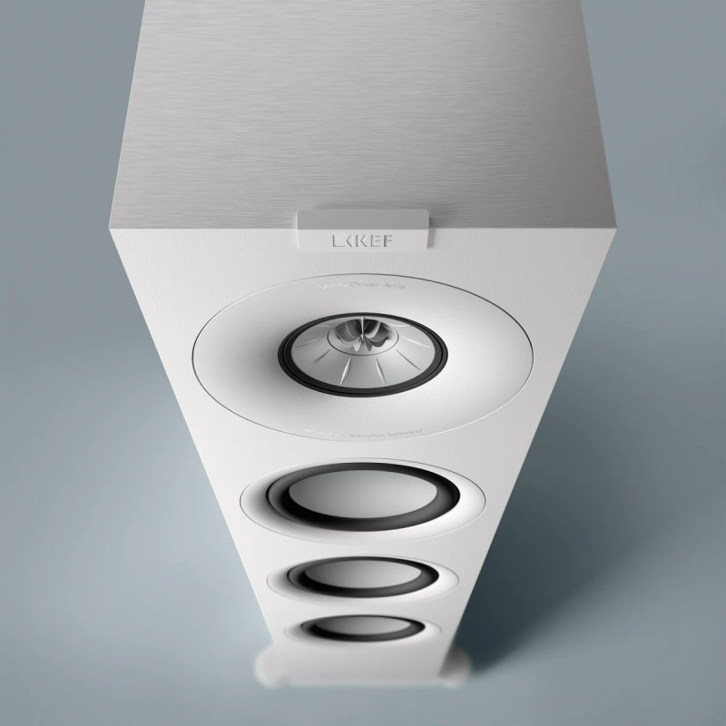 KEF Q11 Meta Blanco satinado — altavoz visto desde abajo, en ángulo