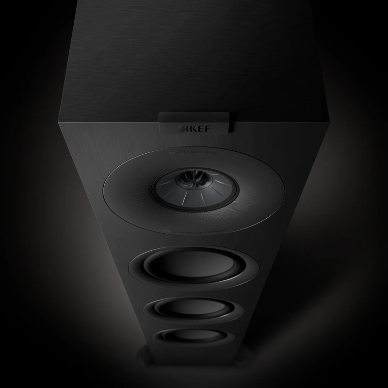 KEF Q11 Meta Negro satinado — altavoz visto desde abajo, en ángulo