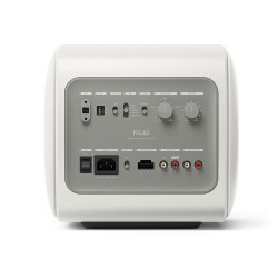 KEF KC62 Mineral White — panel trasero con entradas y ajustes
