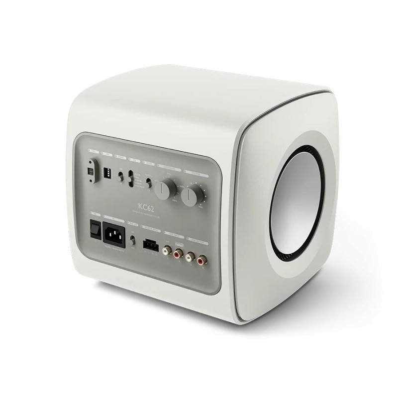 KEF KC62 Mineral White — vista trasera en ángulo con el panel de conexiones