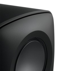 KEF KC62 Carbon Black — detalle del woofer y la esquina