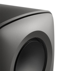 KEF KC62 Titanium — detalle del woofer y la esquina