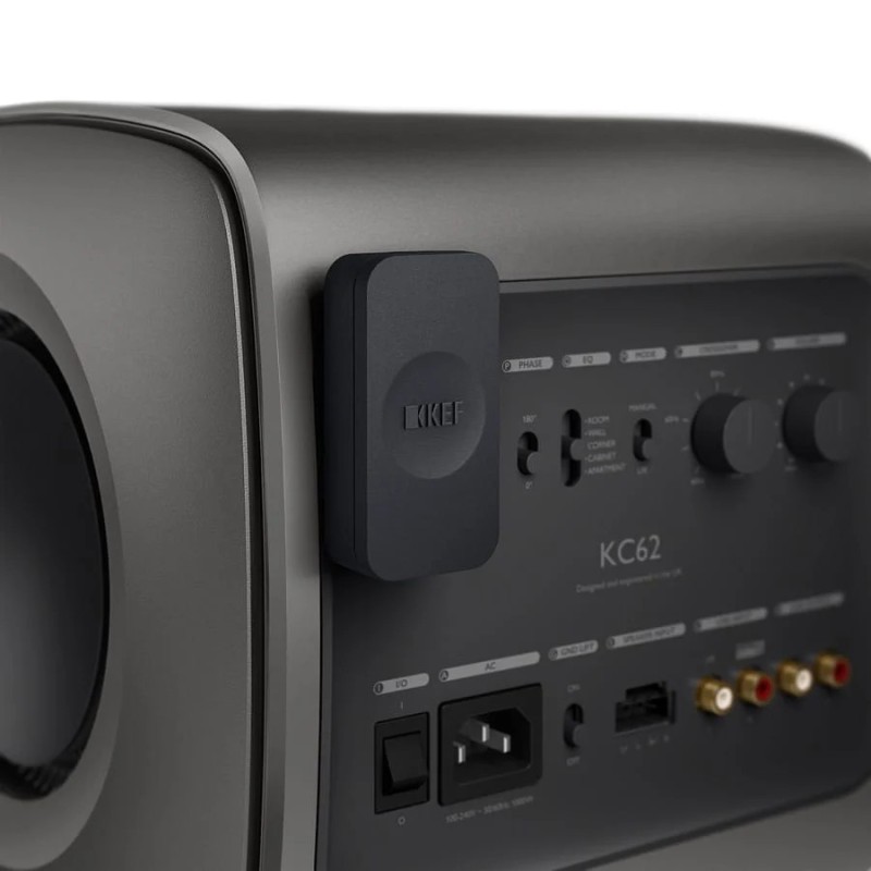 KEF KW1 — receptor conectado al panel de un KC62