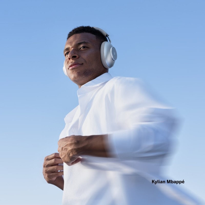 Kylian Mbappé Loewe leo, auriculares inalámbricos con inteligencia artificial y asistente de voz Hey Leo