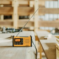 Sangean MMR-88 — radio de emergencia AM/FM con dinamo y sirena — imagen 4