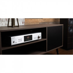 Rotel S14, en un salón