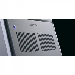 Rotel RB-1590, detalle del frontal, plata
