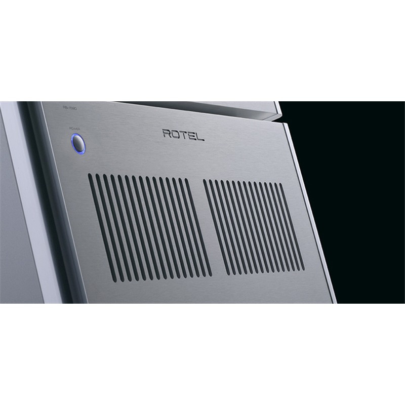 Rotel RB-1590, detalle del frontal, plata