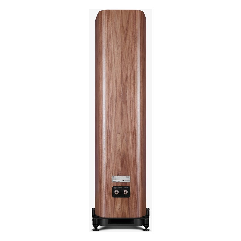Wharfedale EVO 5.4, vista trasera con bornes y salida del puerto en la peana