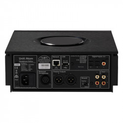 Trasera: salida de auriculares XLR de 4 pines, salidas de previo XLR y RCA, entrada RCA, entradas digitales, USB y red