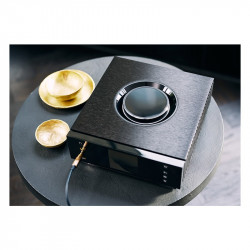 Uniti Atom Headphone Edition con un cable de auriculares conectado en el frontal