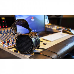 Audeze LCD-X, en un puesto de trabajo