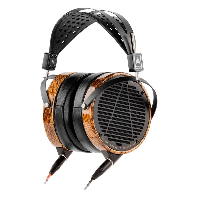 Audeze LCD-3, vista tres cuartos con aros de zebrano