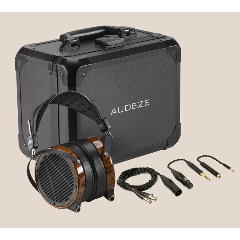 Audeze LCD-3, con la maleta y los cables incluidos