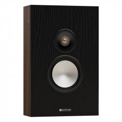 Monitor Audio Bronze On-Wall 7G, en 3/4 sin rejilla, nogal, nogal